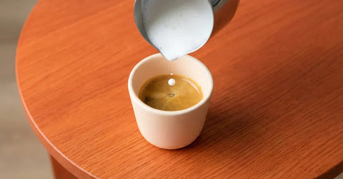 Espresso Macchiato: Ein kleiner Milchtupfer für den Espresso bitte