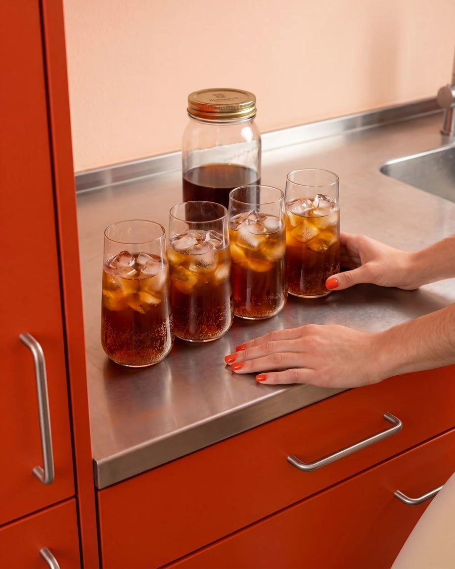 Den fertigen Kaffee probieren