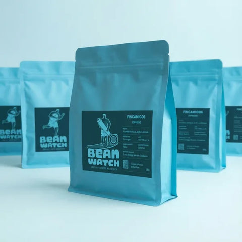 Beanwatch Fincamigos Kaffeeverpackungen aufgestellt